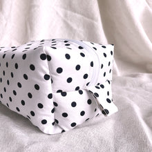 Load image into Gallery viewer, Ivory Night Vanity Bag