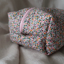 Load image into Gallery viewer, Wildflower Vanity Bag
